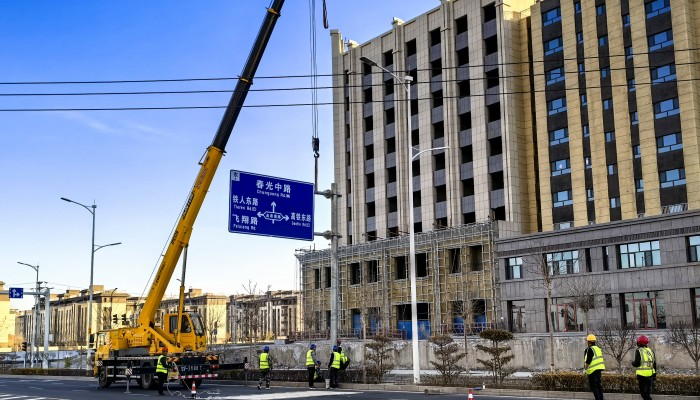 补齐城市设施短板 提升民生幸福指数——甘肃建投生态公司倾情倾力加快酒泉市城区标识标牌改造建设工作